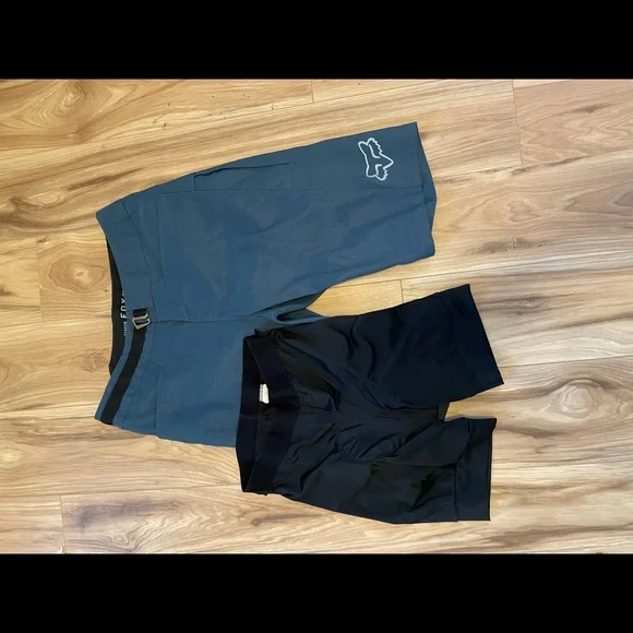 Fox MTB shorts with chammy (30) - Picture 2 of 4
